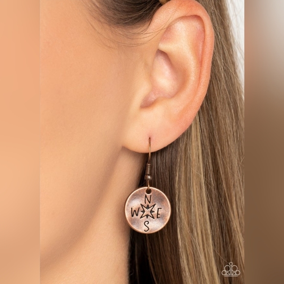 Gilded Guide Necklace - Picture 3 of 3